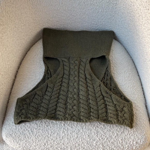 Sweater Crop - Picture 4 of 4